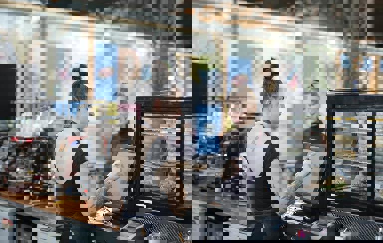 Boutique Coffee Chain Embraces Subscription Model in Competitive Market Shift