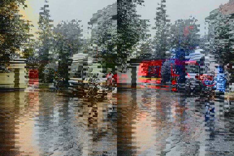 Flooded Tunnel Rescue: Dozens Evacuated as Unexpected Storm Overwhelms Infrastructure